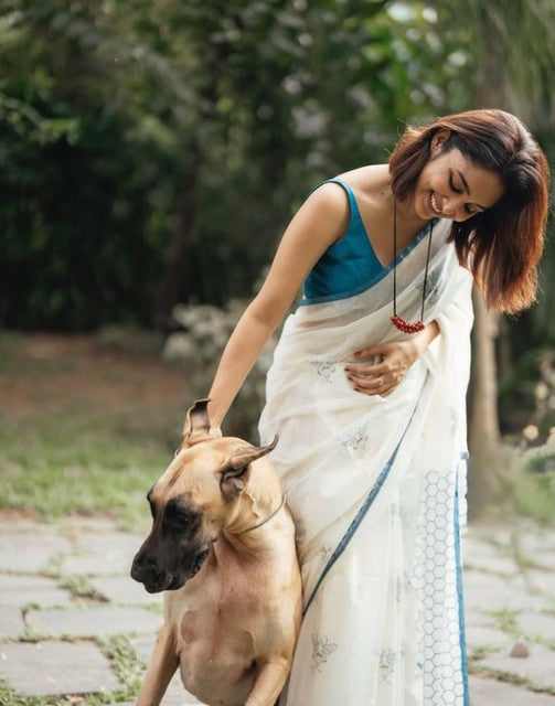 White and blue printed linen saree with unstitched blouse piece, 5.5 meters length