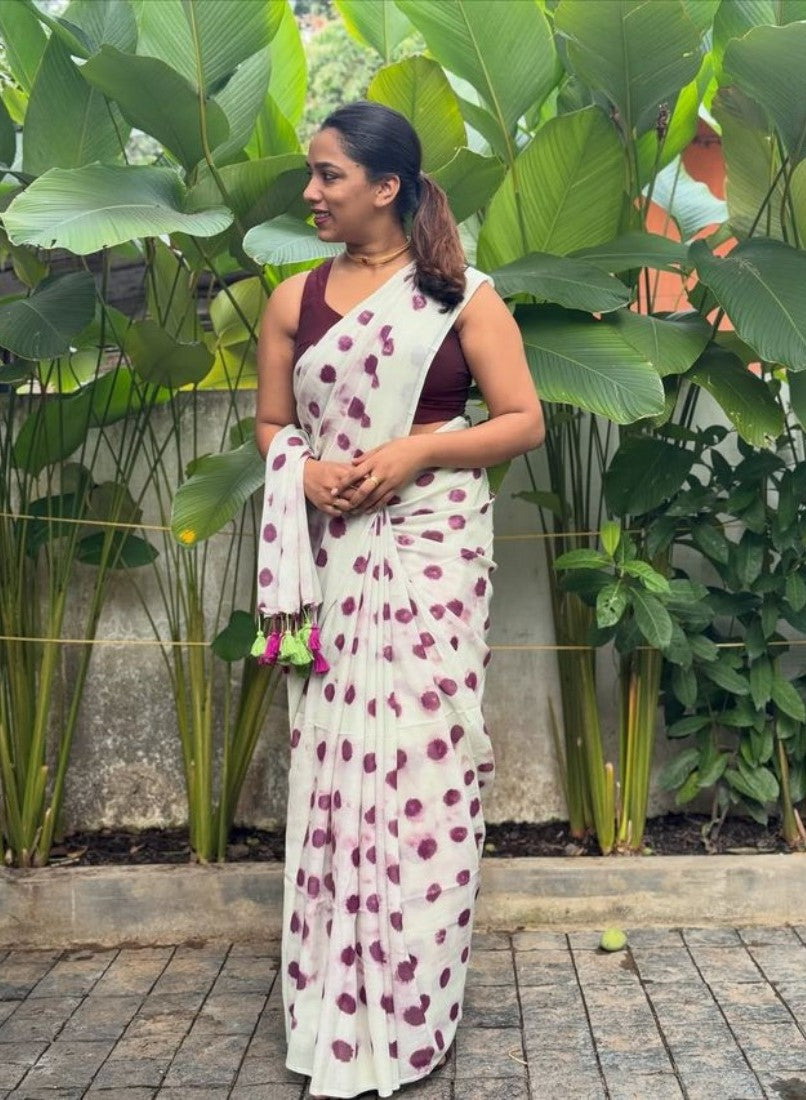 White-wine linen printed saree with unstitched blouse piece, 5.5 meters length