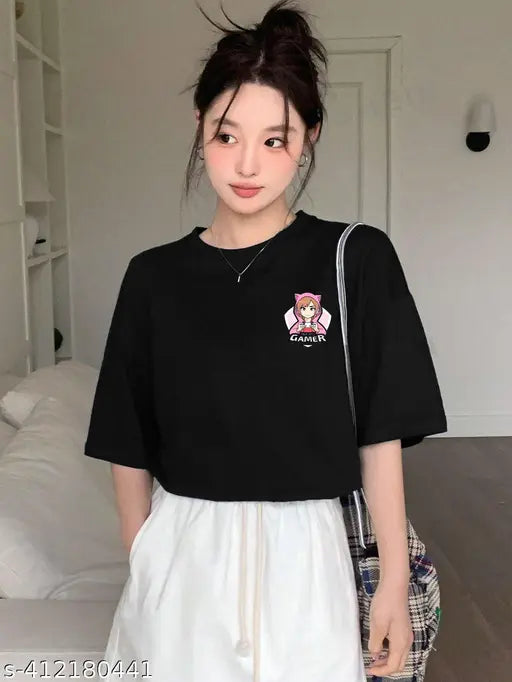 Black oversized t-shirt, short sleeves, graphic print