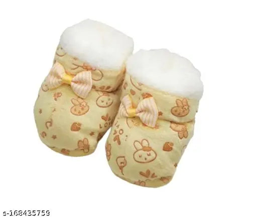 Cozy soft fleece winter shoes with fur, pack of 1 (size 0-18 months) - baby shoe with attractive design and easy wear