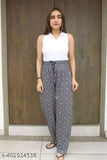 Gray cropped sweatpants, button detail, casual fashion