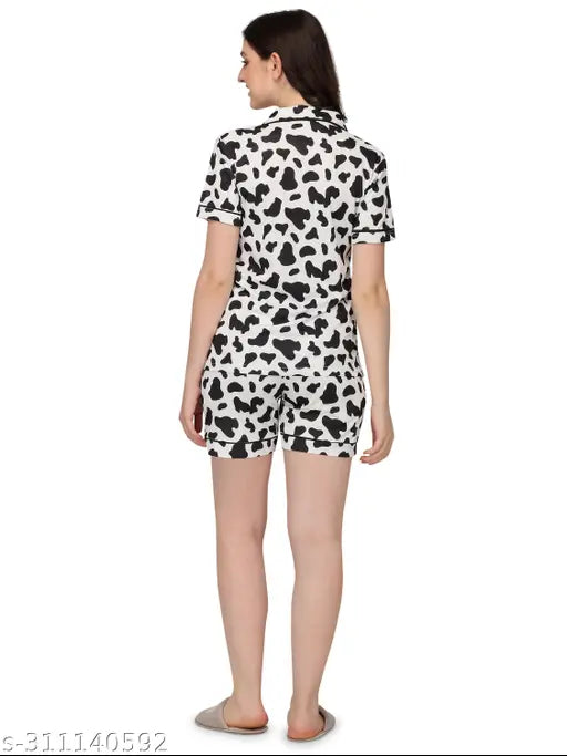 Black & White cow printed women's pajama set, polycotton fabric, short-sleeved shirt and shorts with slip-on closure and pocket