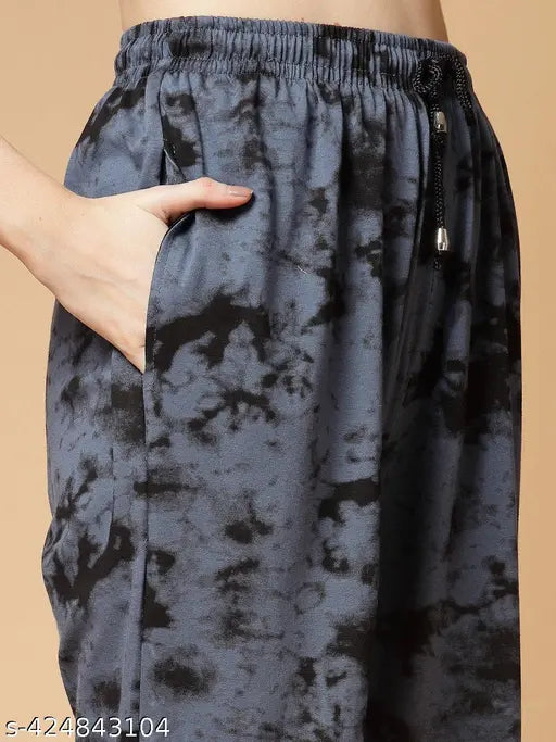 Printed polycotton nightsuit set, adorable Eva design for women, short-sleeved pyjamas on hanger