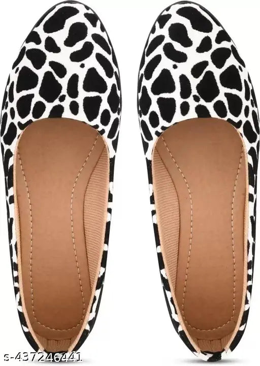 White slip-on flats with leopard print trim, elastic ankle cuffs