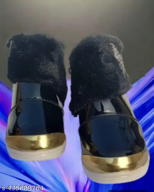 Sparkle Princess Party Shoes for Girls - Patent leather, pearl-embellished shoes with zip closure, ideal for weddings and festive occasions. Available in various sizes