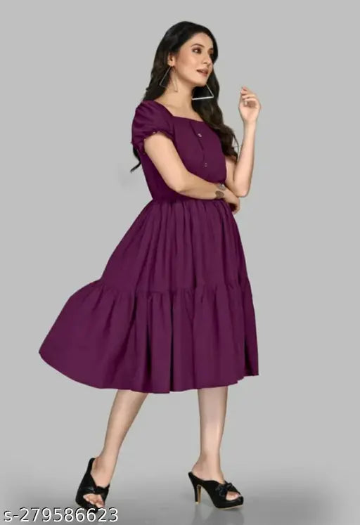 Rayon women's kurti, solid pattern, short sleeves - Indian fashion statement for any occasion