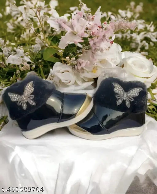 Sparkle Princess Party Shoes for Girls, patent leather with pearl embellishments, perfect for weddings & festive occasions, available in multiple sizes (e.g., 18-21M: 14in foot length)