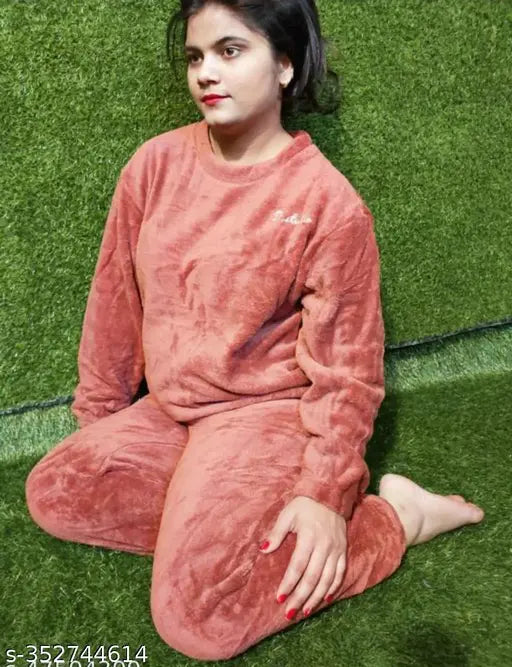 Women's wool winter nightsuit with round neck, solid-colored and long sleeves for a cozy sleepwear set (XS-XL), made in India