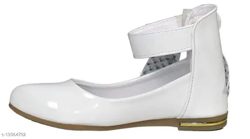 Synthetic leather white bellies, PU sole, children's shoes for various sizes (9 to 10 years, 15-18 months, etc.), fastening with Velcro, India origin