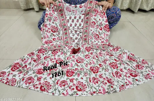 Pure cotton short kurti(only top), three-quarter sleeves, printed design. Available in multiple sizes for plus size and big size women. Made in India
