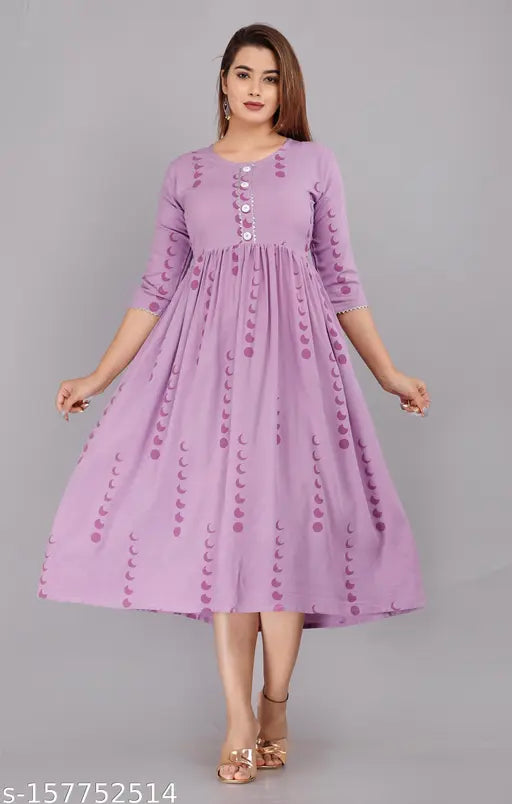 Rayon printed combo three-quarter sleeve Aishani refined kurtis, Indian ethnic wear on mannequin