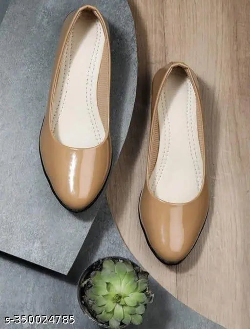 Synthetic beige ballerinas with zip fastening, women's shoe in various sizes (IND-3 to IND-9), made in India