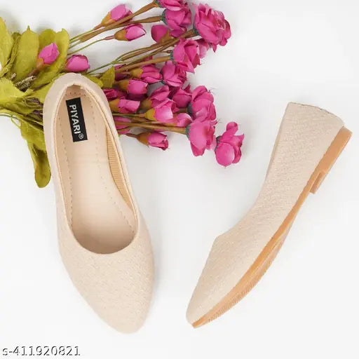 Synthetic leather, colorblocked women's casual belts for regular use (IND-4, IND-5, IND-6, IND-7, IND-8, IND-9) - Comfortable belt on display