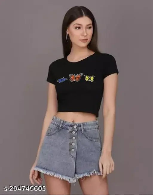 Black and white cotton blend boxy top with typographic print, short sleeves, ideal for everyday wear