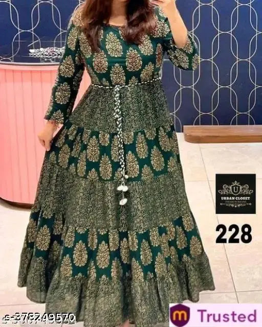 Gold anarkali kameez with flared skirt and detailed embroidery