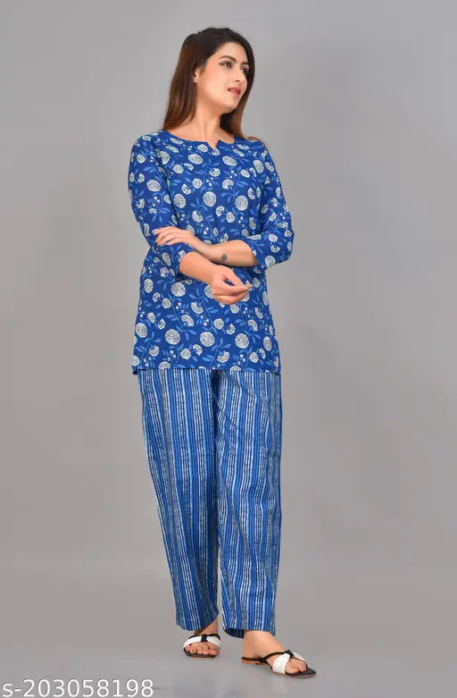 Blue night suit, cotton pyjamas with three-quarter sleeves and printed net pattern. Available in M (38in bust, 28in top length, 30in waist, 40in hip, 38in bottom length) and XXL (44in bust, 31in top length, 36in waist, 46in hip, 41in bottom length). Made in India