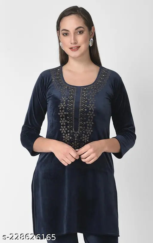 A woman in a navy blue fleece kurta with a V-neck and long sleeves