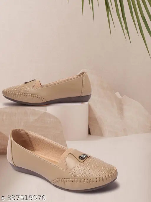 Brown fashion loafer, embellished with embroidery, flat sole