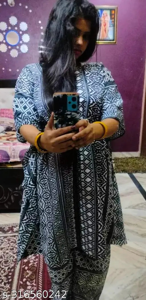 Printed rayon kaftan and Palazzo set with intricate lace detailing, shimmering embellishments, and three-quarter sleeves. Indian ethnic fashion for weddings, complete with earrings and Kohlapuri juttis