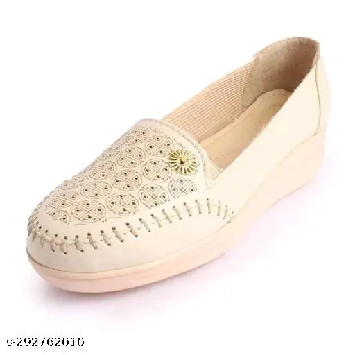 Cream leather 126CREAM slip-on shoe with floral embroidery and cushioned sole.