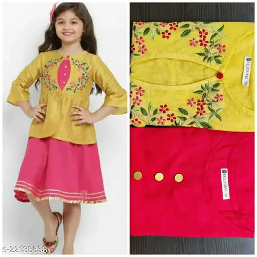 Modern silk dress, three-quarter sleeves, embroidered net pattern for girls aged 7-8 years, India origin