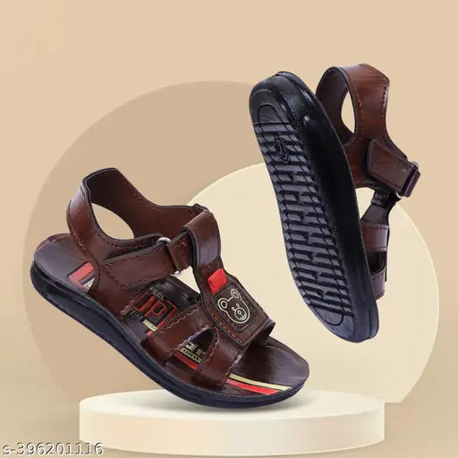 Synthetic kids' casual sandals, lightweight and comfortable, ideal for play with Velcro fastening, available in various sizes from 9 months to 3.5 years