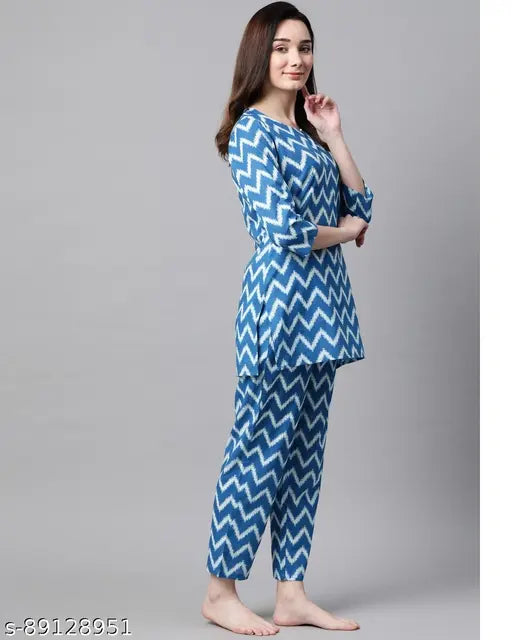 Women's blue pure cotton printed nightsuit, viscose rayon fabric, three-quarter sleeves, printed keyhole neck, India origin