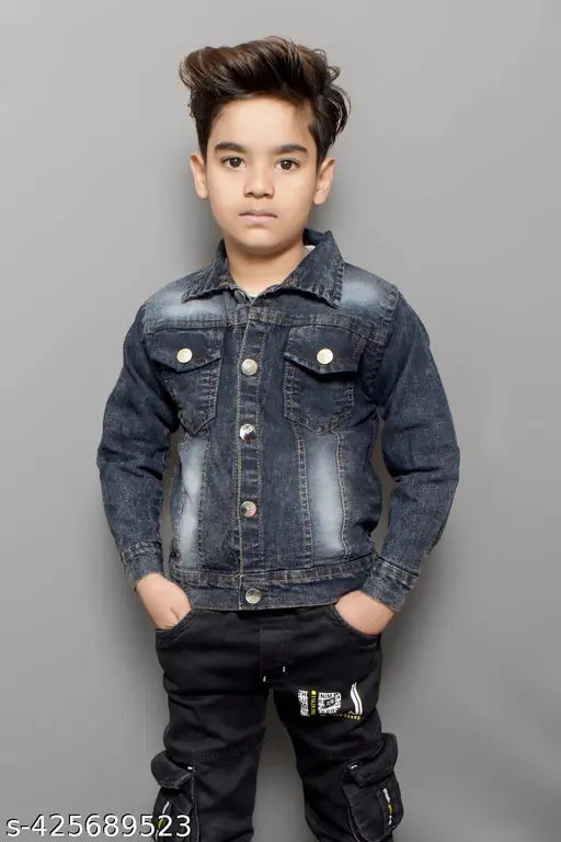 Blue denim boys' jacket with double pockets and zip fly