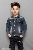 Blue denim boys' jacket with double pockets and zip fly