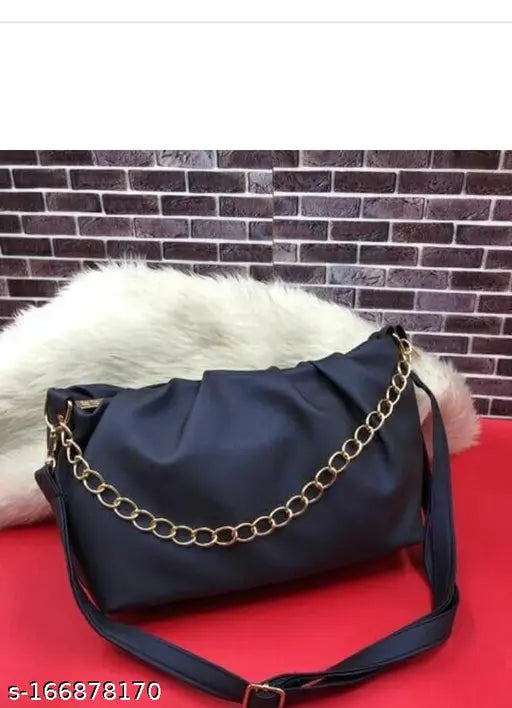 Black slingbag with round rings, chain straps