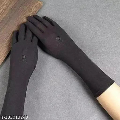 Black gloves with reinforced fingers, suitable for Muslim women wearing hijabs and caps. #gloves #muslimwomen #hijabcap #fashionable