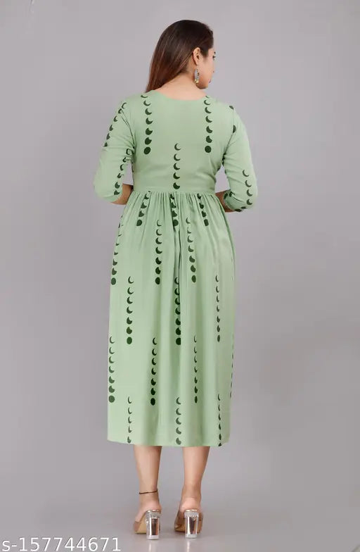 Rayon printed kurti, three-quarter sleeves, Indian rayon clothing on mannequin