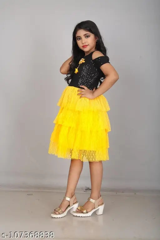 Layerd modern dress, yellow and white pattern, off-the-shoulder neckline