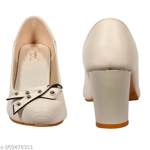 Synthetic leather, pointed toe pumps with belly tassels and embossed pattern - Gripex Women's casual ballerinas