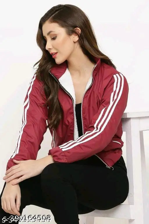 Polyester jacket with three piping, solid color, available in sizes S-XL. Long sleeves on first multipack and short sleeves on second. Made in India