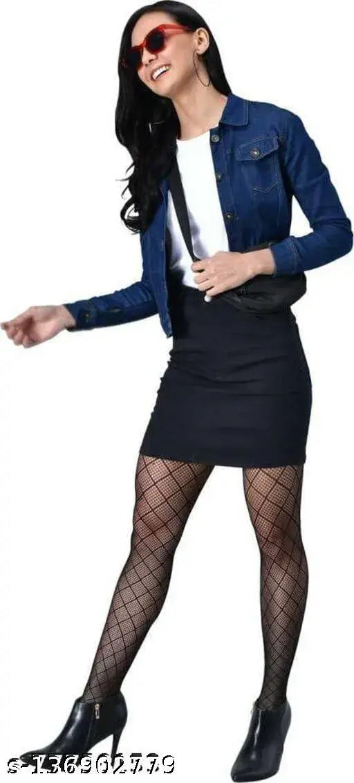 Denim women's jacket, classic feminine design with long sleeves, solid pattern, perfect for casual outings. Made in India