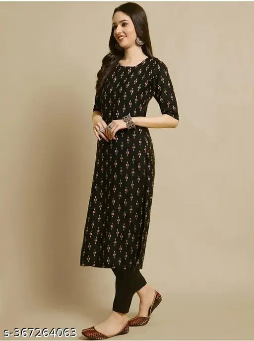 Rayon plus print kurta pant set, three-quarter sleeves, printed net pattern, rayon fabric on model