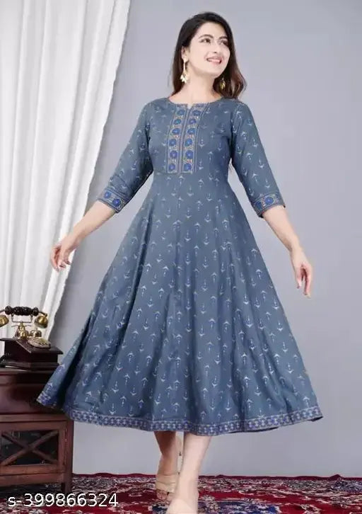 Blue kurta with embroidered mumals print, long skirt, elastic sleeves