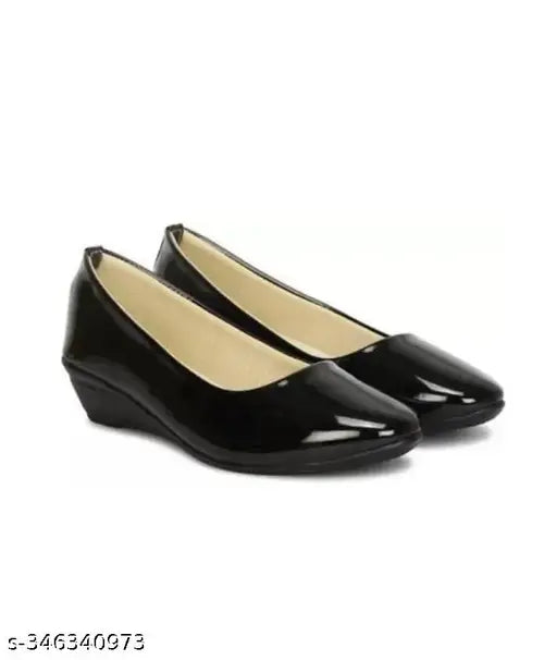 Patent leather embellished black ballerinas for women's bellies, diverse sizes available from India