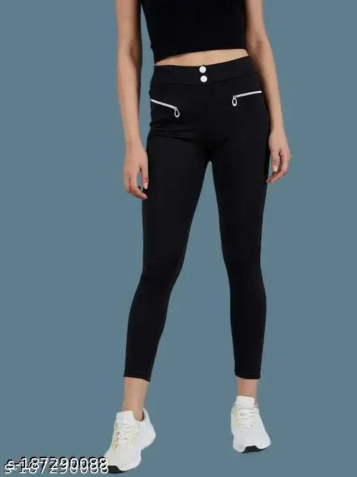 Stylish black chain pocket jegging for women & girls, made from Lycra fabric. Solid design in size 26/waist 26in, 28in, 30in, 32in, or 34in (length 37in). Made in India