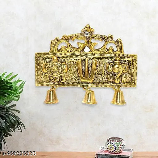 Aluminium with gold-plated Tirupati Shankh Chakra Namah Latkan. Decorative for home/office, also a thoughtful gift. Symbolic of Lord Vishnu's power and divinity. Size: 18X2.5X16 cm, weight: 200g