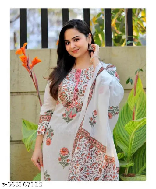 Floral printed Viscose/Chanderi cotton Kurta set with Dupatta and pants, three-quarter sleeves, India origin
