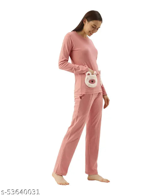 Ladies' night pyjamas in pink material, long sleeves