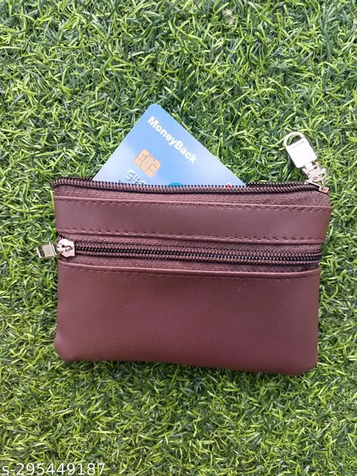Leather small wallet, ideal for women, men, girls, boys. Solid pattern, 2 compartments, 13cm x 9cm, India-made zipper wallet with credit card holder