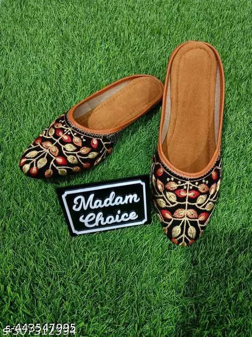 Tan slipper with embroidered motif, badminton style, ladies footwear