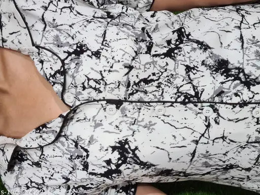 Cotton blend printed night suits for ladies, SALTLAKE front button style in various sizes: L (38/26/30/39), XL (40/27/32/40), XXL (42/28/34/40) - India