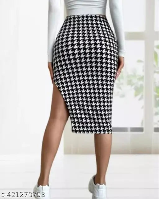 Women's side cut skirt in houndstooth pattern with zipper closure
