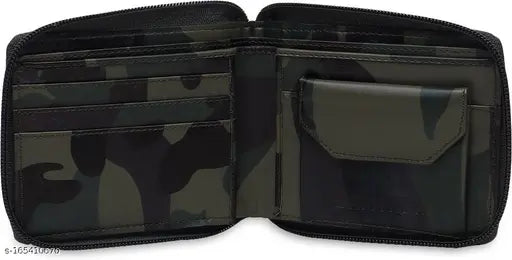 Green PU leather men's casual wallet, 4 card slots, round chain. Modern accessory for everyday style
