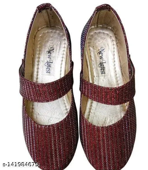 Kids casual shoes PVC sole, rubber-embossed, various sizes: 18-24M, 2-3Y, 3-4Y, 4-5Y, 5-6Y, 6-7Y, 7-8Y, 8-9Y, 9-10Y. Indian origin kids footwear on display rack