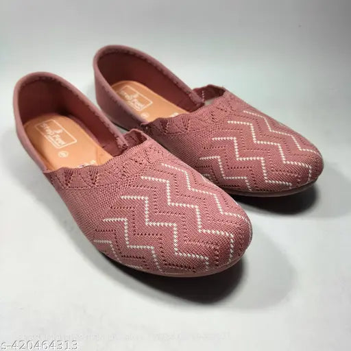 Peach mesh sole PVC Punjabi juti for women, slip-on Indian footwear on display